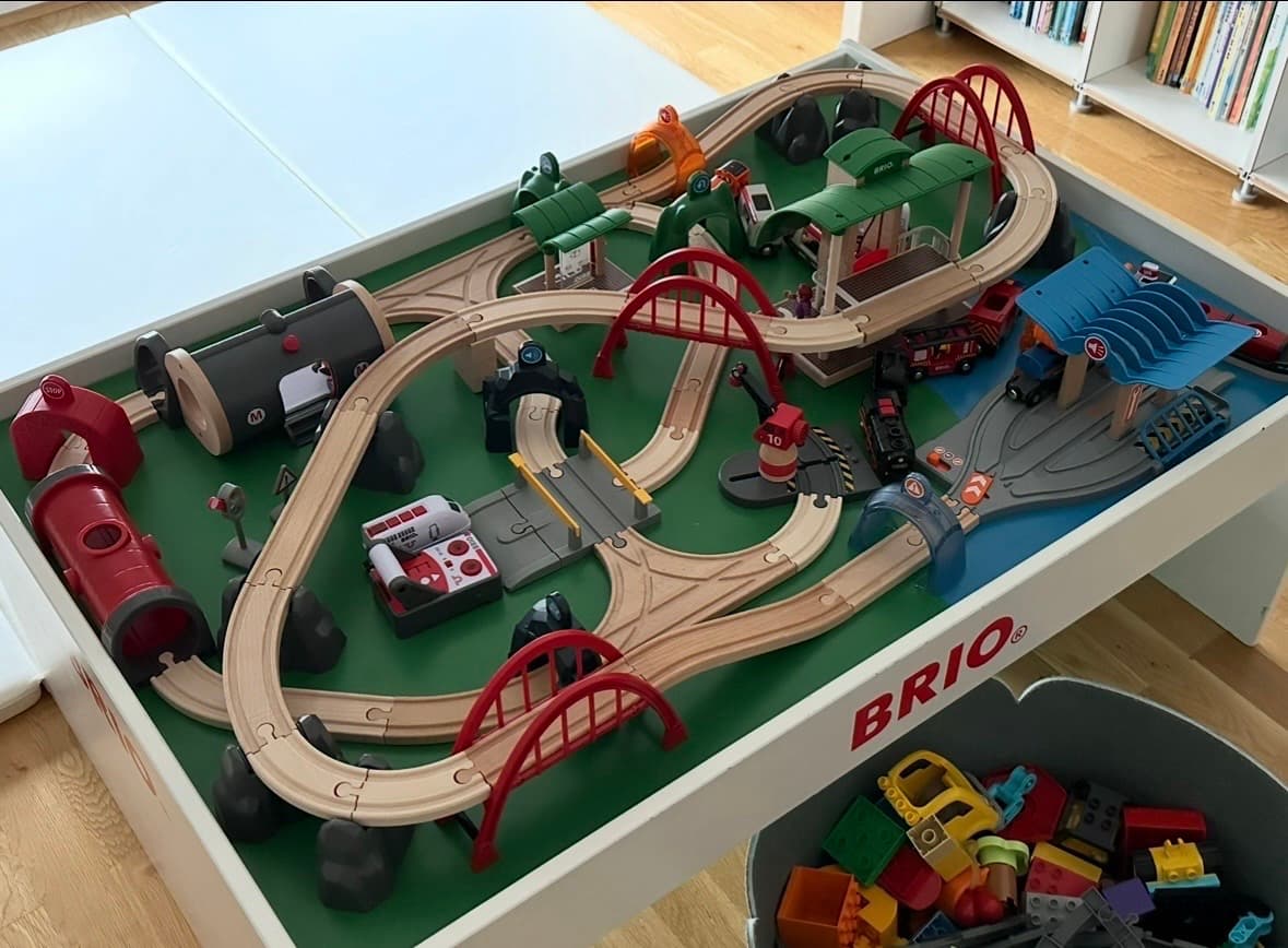 Brio 33052 기차 세트와 테이블 일괄 판매