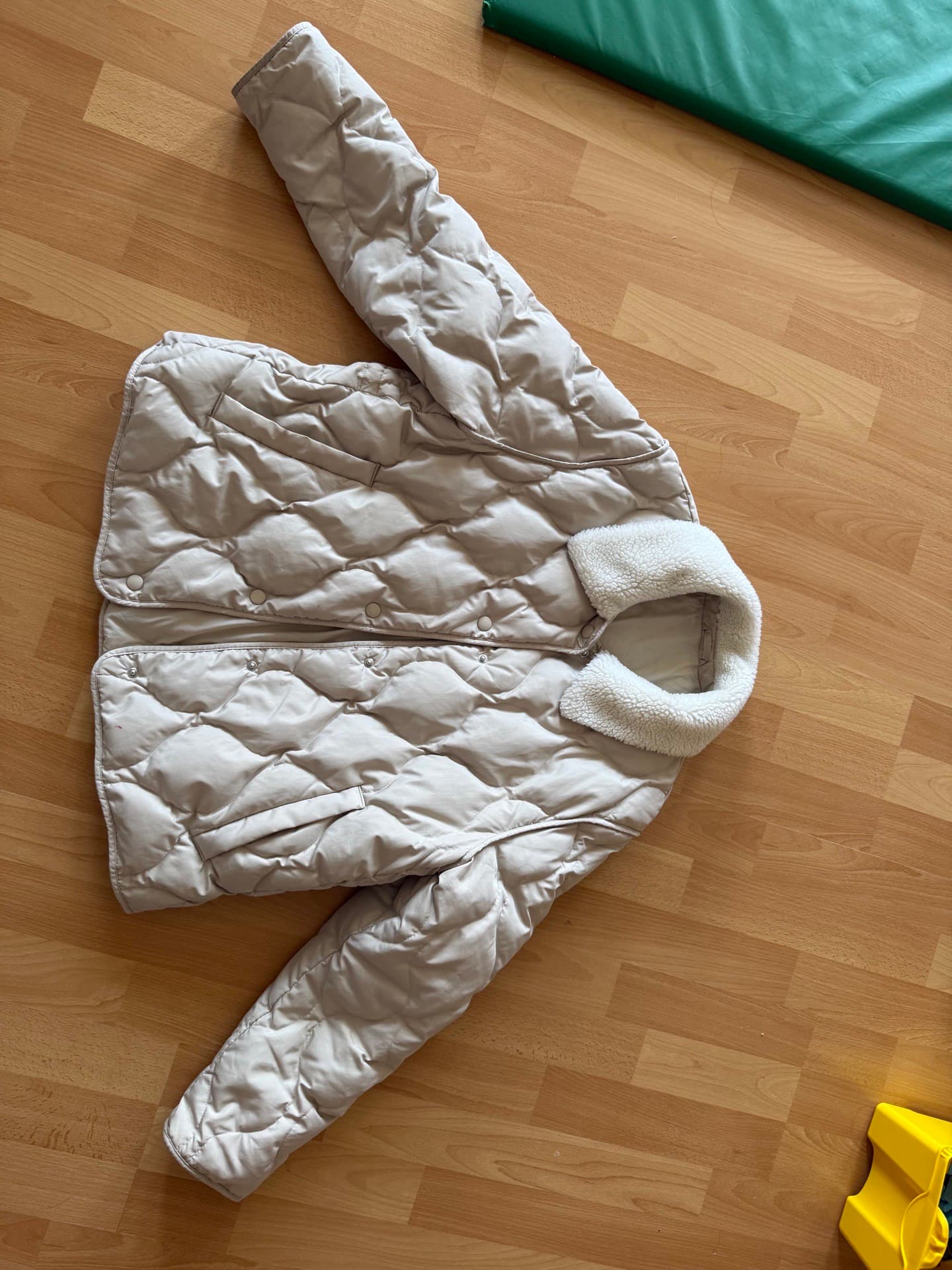 여성 지오다노 s사이즈 누빔 패딩 자켓